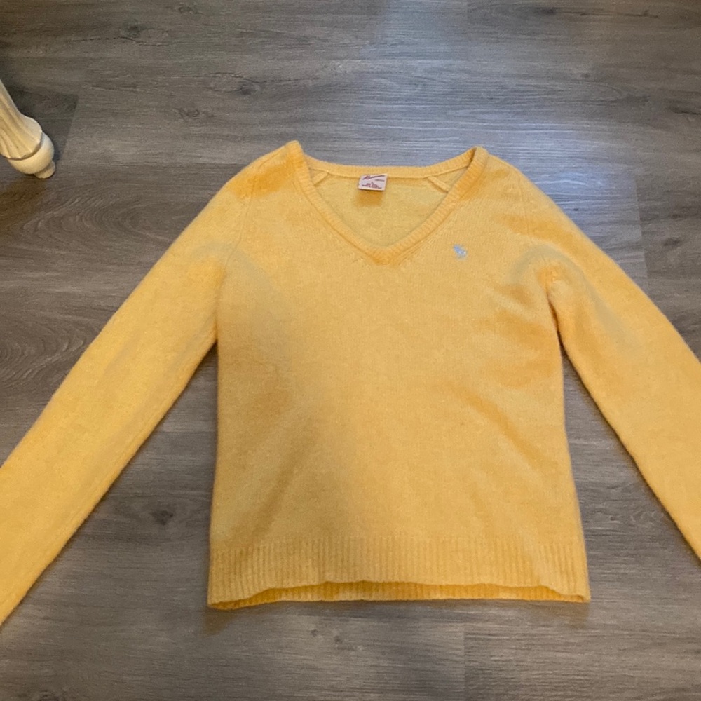 VINTAGE yellow Abercrombie sweater!!